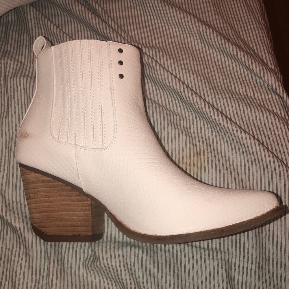 Coconuts by Matisse White Boots